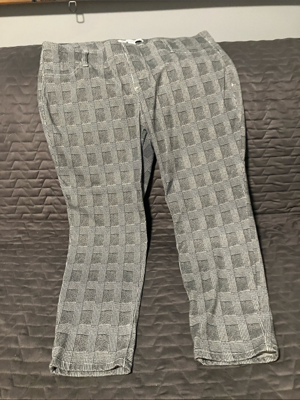 Amazon Essentials Gray Plaid Stretch Ankle Pants